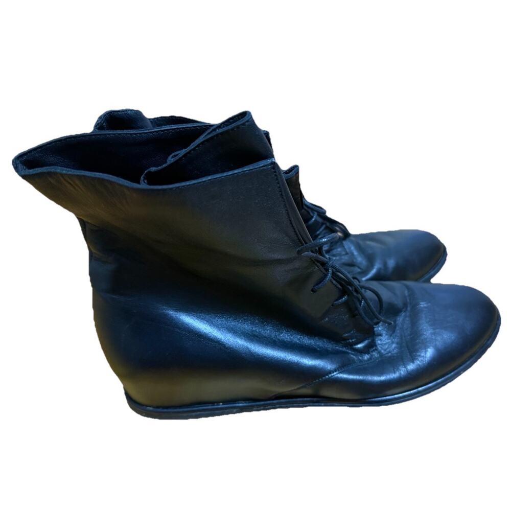 STUART WEITZMAN Woman’s Black Flat Leather Booties Made in Spain Size 9.5 M - Picture 4 of 15